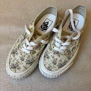 (NWOT) Women's Vans Floral Authentic 44 Lug Dx Sneaker W6